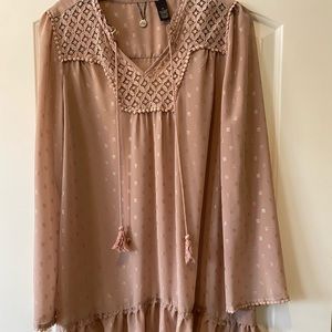 BKE boutique long sleeve tonic blouse size med